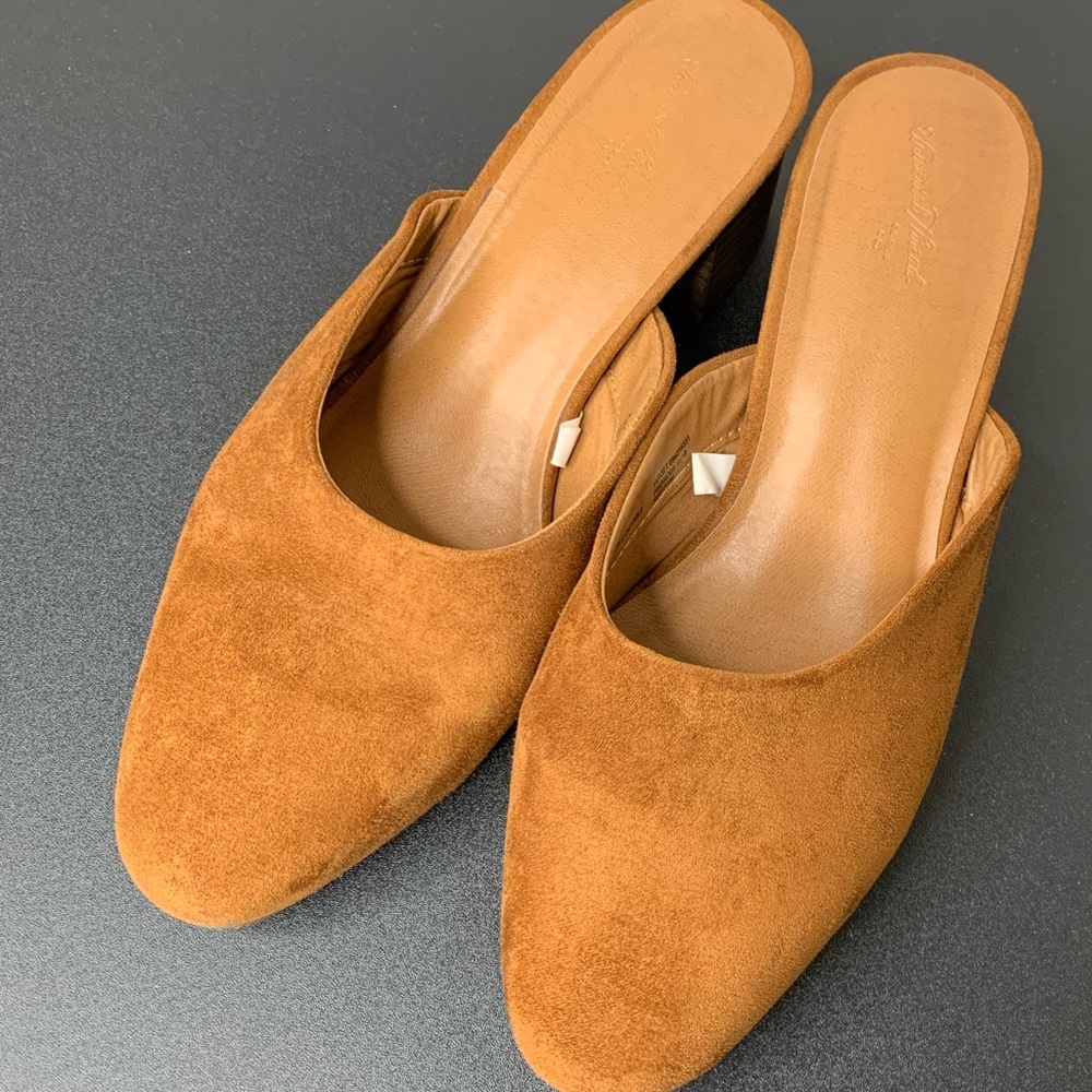 Universal Thread suede mules